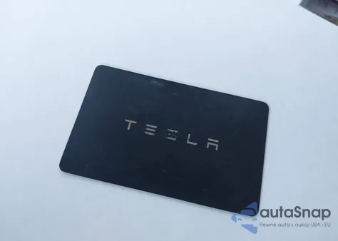 2026 Tesla Model Y Premium Rear-Wheel Drive/Standard Rear-Wheel Drive z USA, uszkodzony, nr VIN 7SAYGDED2TA476063